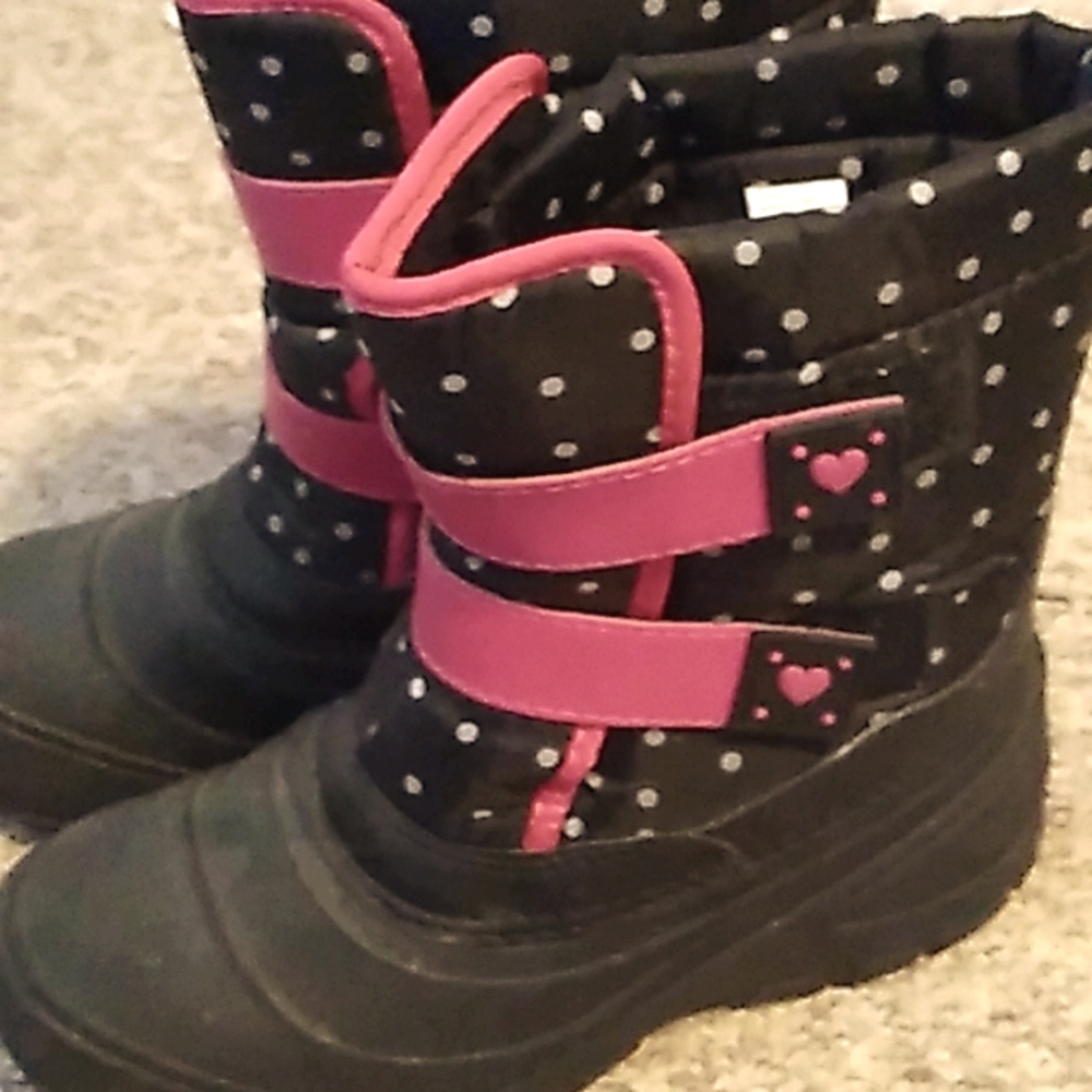 ADORABLE polka-dot pink heart snow booties 💓